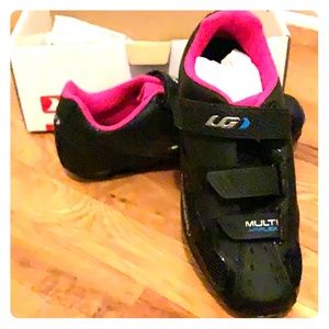 NWB Spin shoes